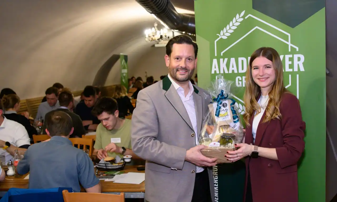 2025-03-11-19-35-20-akademikergruppe-begruessungsstammtisch-peter-zeschitz-1280x768-crop-50-50.webp