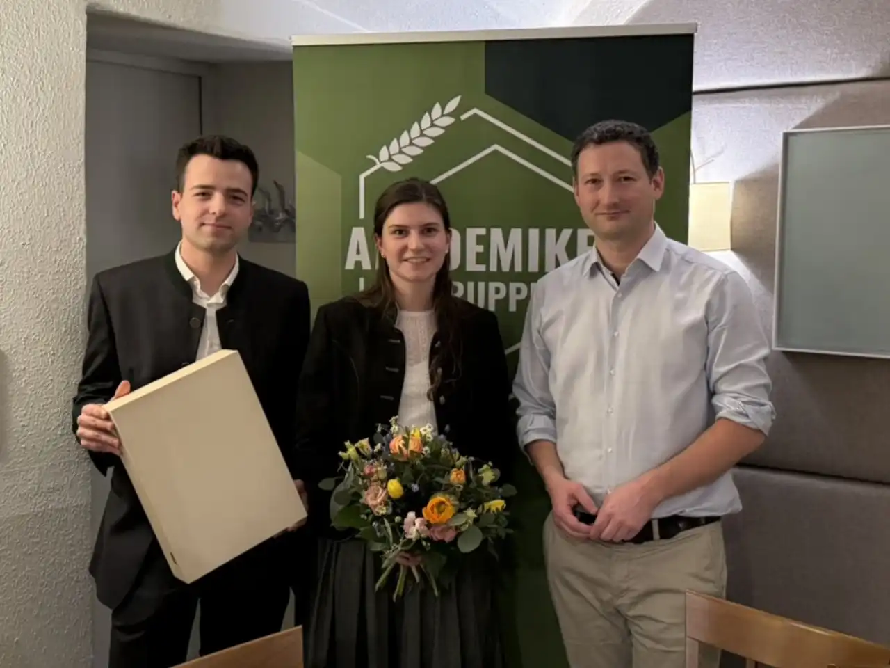 foto-uebergabestammtisch-unbearbeitet-homepage-1280x960-crop-50-50.webp